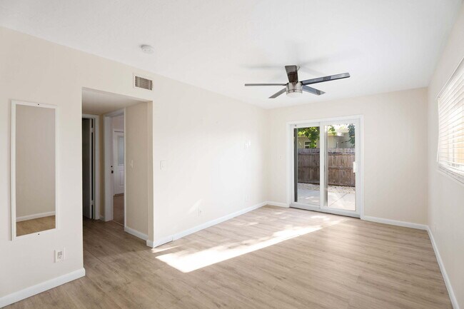 Foto del edificio - 607 W Perry St