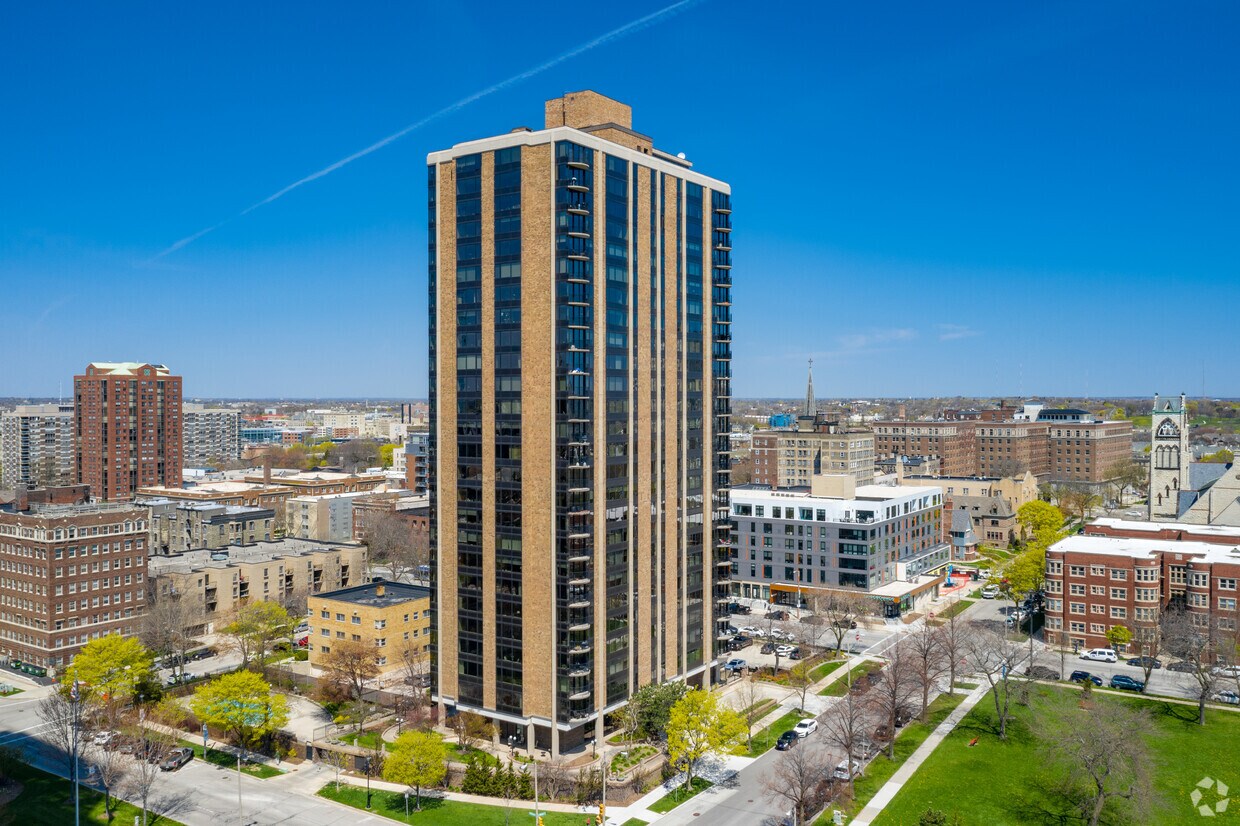 Regency House Condominiums Apartments Milwaukee, WI