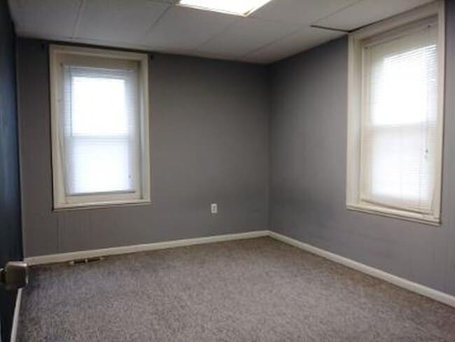 Foto del edificio - 9 Laird Ave