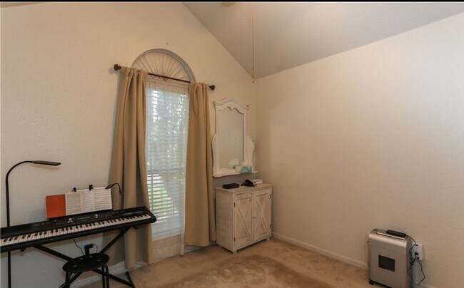 Building Photo - 1515 Chardonnay Dr