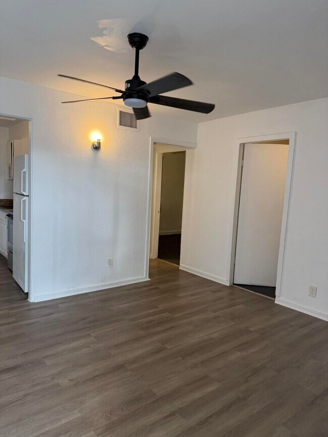 Foto del edificio - 245 SW 14th Ave