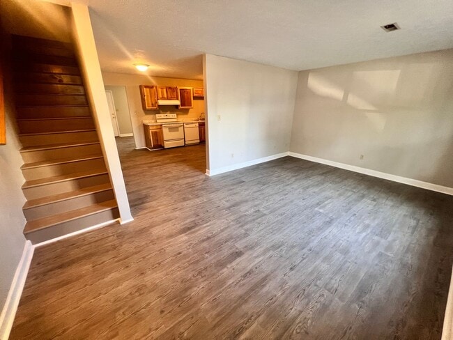 Building Photo - Blacksburg, 4BR / 2.5 BA, Available for Sh...