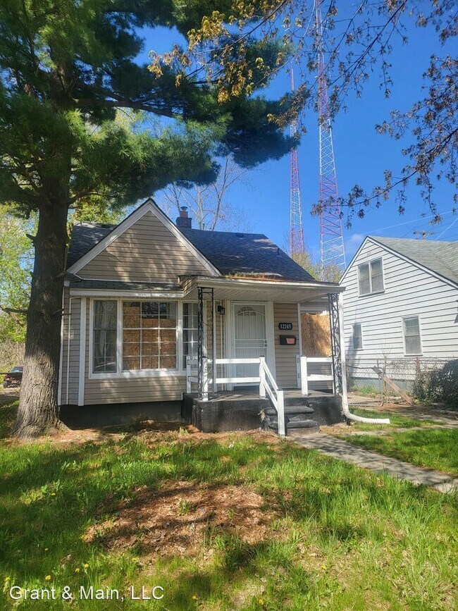 Building Photo - 3 br, 1 bath House - 12245 Fielding St.
