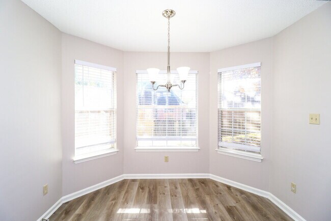 Foto del edificio - 7121 Showboat Ln