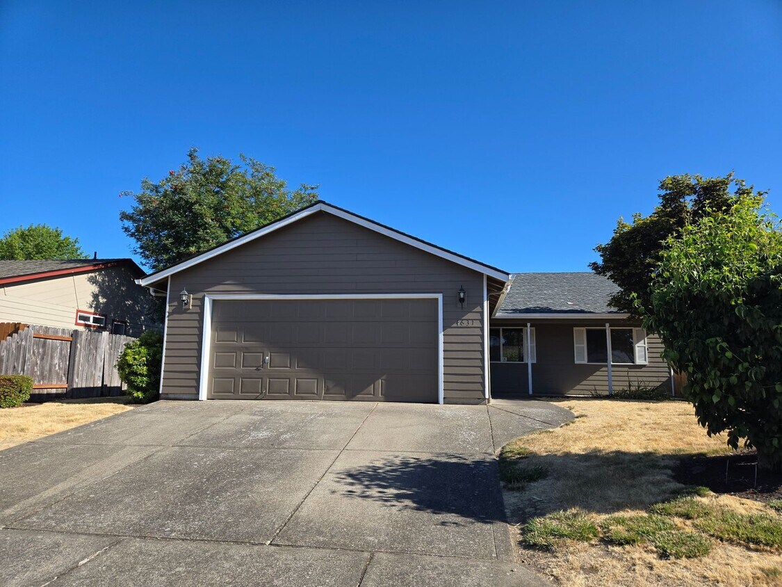 Primary Photo - Single level, 3 Bedroom, 2 Bath House on c...