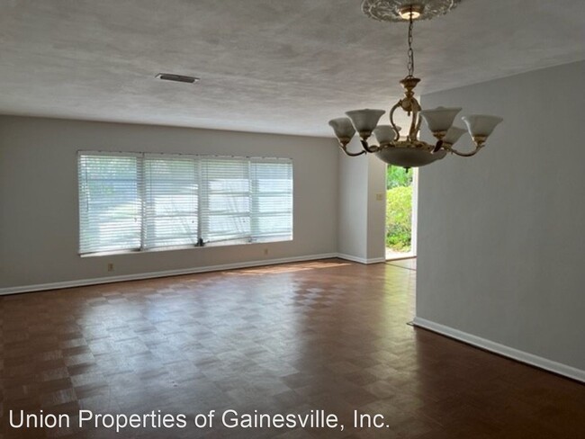 Building Photo - 4 br, 2 bath House - 4410 NW 18th Place