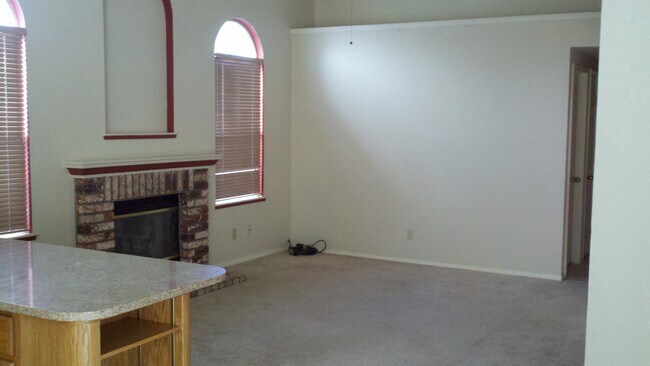 Foto del edificio - 1349 El Cajon Ln