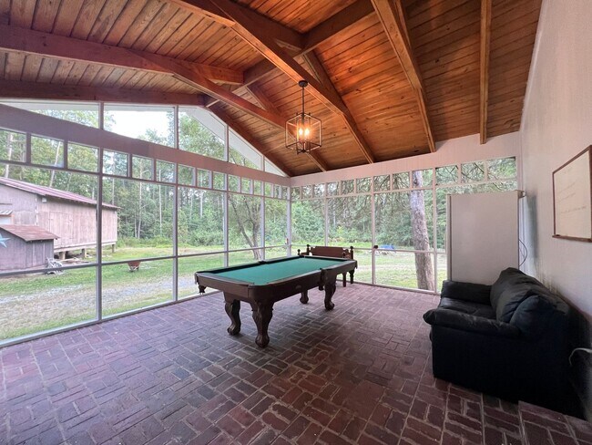 Building Photo - Modern Farmhouse on 6 Private Acres - Quie...