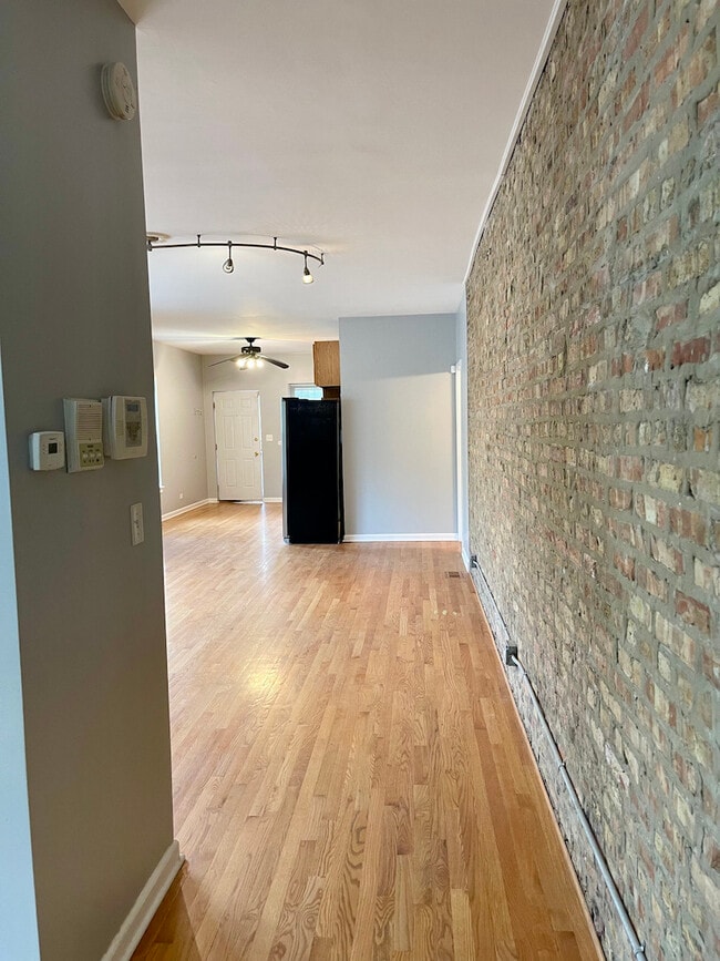 Building Photo - 4736 S St Lawrence Ave