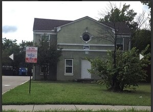 Building Photo - 211 SE 13th St