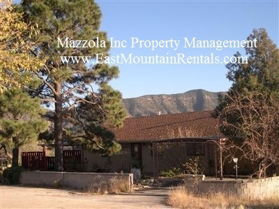 Foto principal - 3 Bedroom, 2 Bathroom Home in Carnuel, NM.