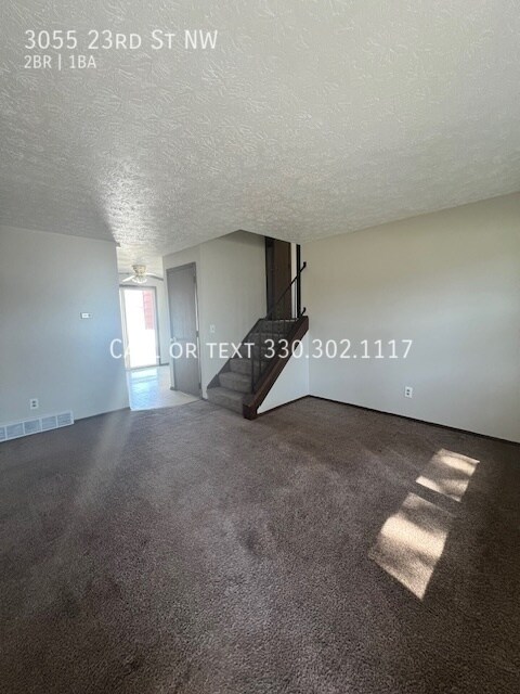 Building Photo - Two bedroom townhome close to Hall of Fame...