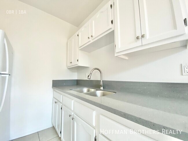 Foto del edificio - 1412 N Kingsley Dr