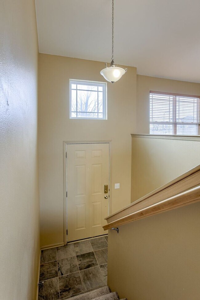 Foto del edificio - Charming 3 Bedroom Near Lake Cunningham!