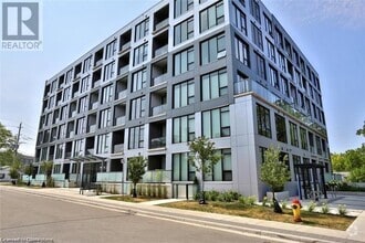 Building Photo - 690 King St W