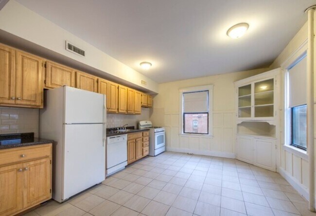Photo - NO FEE!!   PRIME LOCATION!!!  COOLIDGE CORNER 4 BED/2 BATH FOR 9/1!!!! House