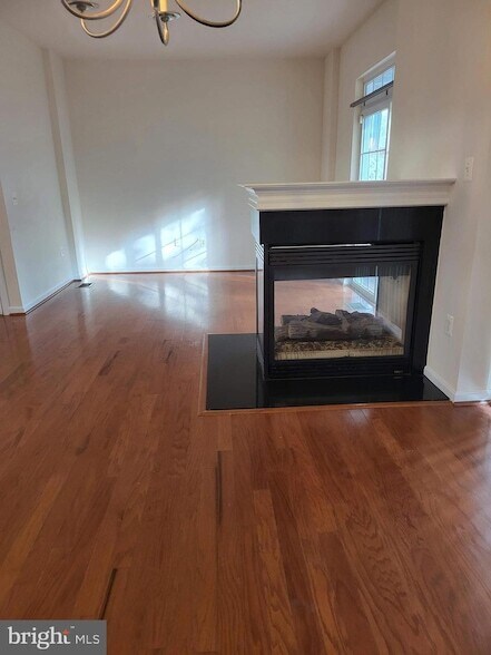 Foto del edificio - 13945 Hollow Wind Way