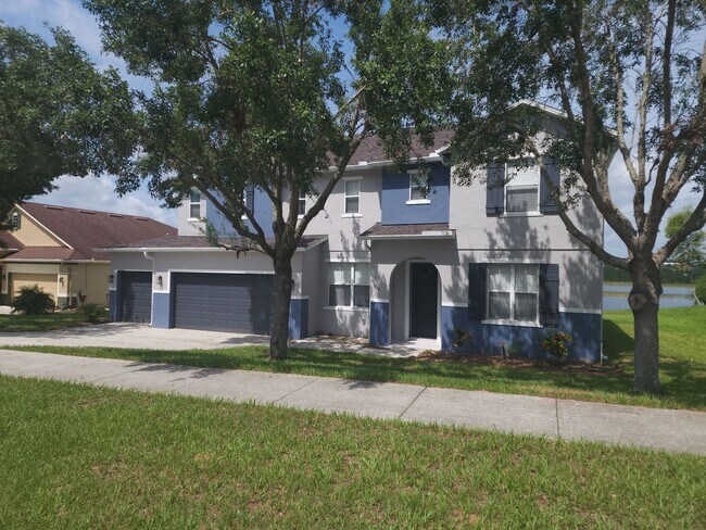 Foto del edificio - Stunning 4-Bedroom, 2.5-Bathroom Home with...