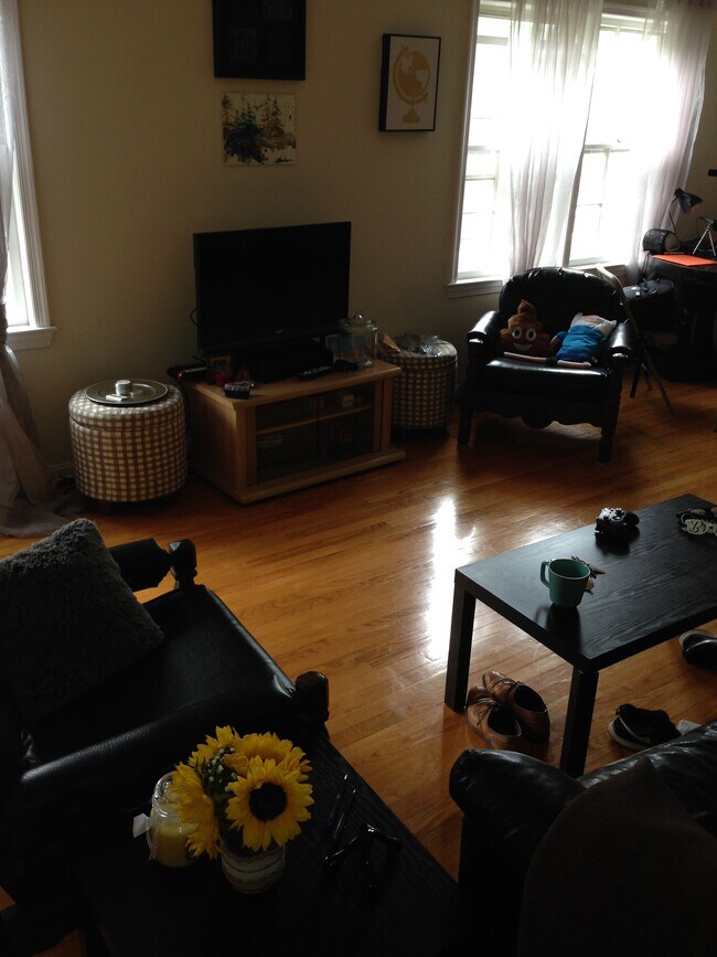 Foto del edificio - 2323 McGregor Ct