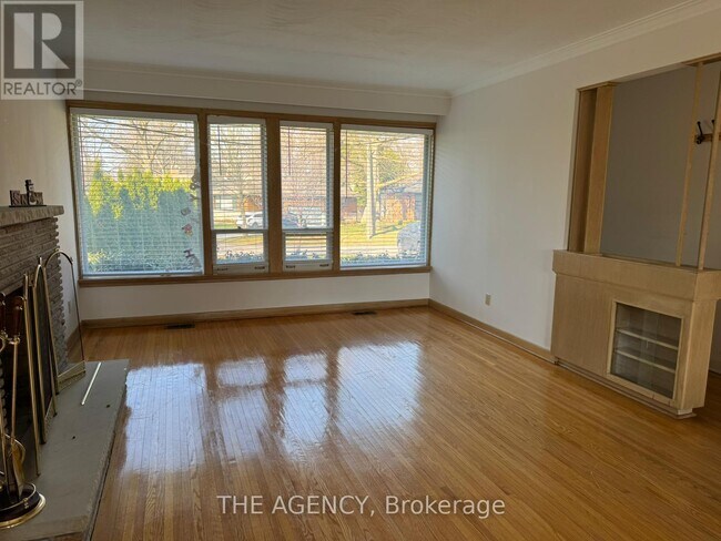 Building Photo - 64 Farningham Crescent