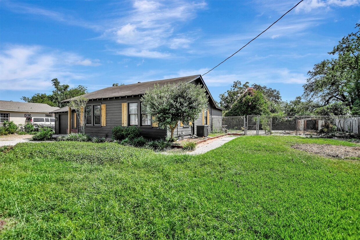 Primary Photo - 2044 Thonig Rd