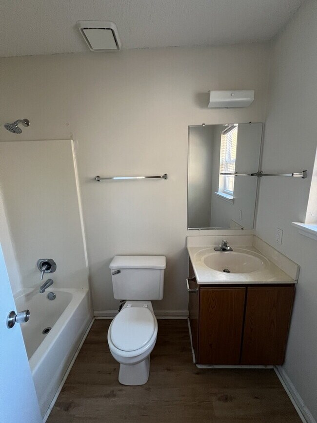 Foto del edificio - 212 Live Oak Ct