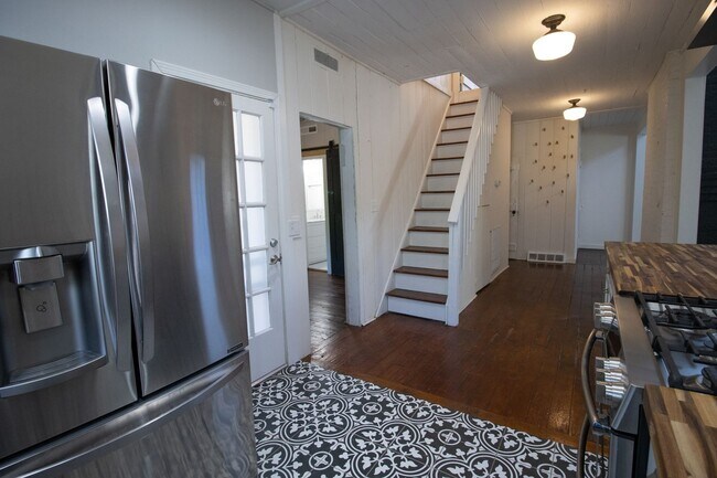 Foto del edificio - 3 Bedroom, 2.5 Bathroom in Shandon - The F...