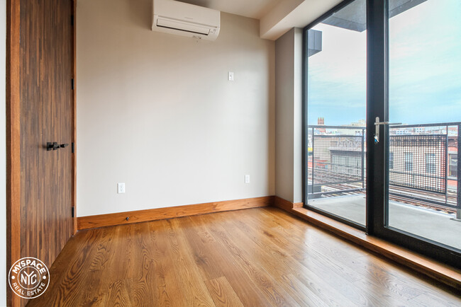 Foto del edificio - 865 Willoughby Ave