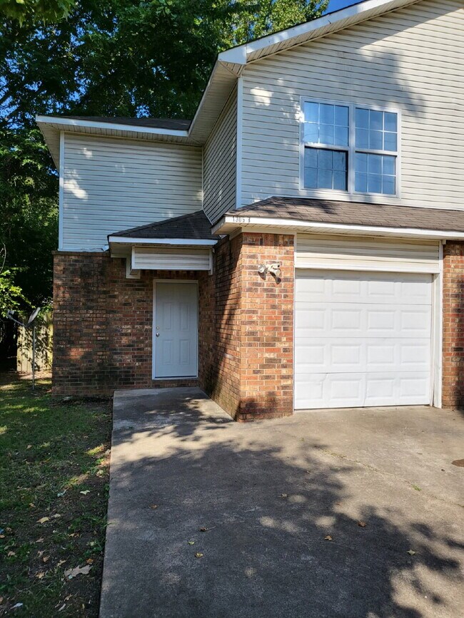 Building Photo - 1305 Loberg Ln