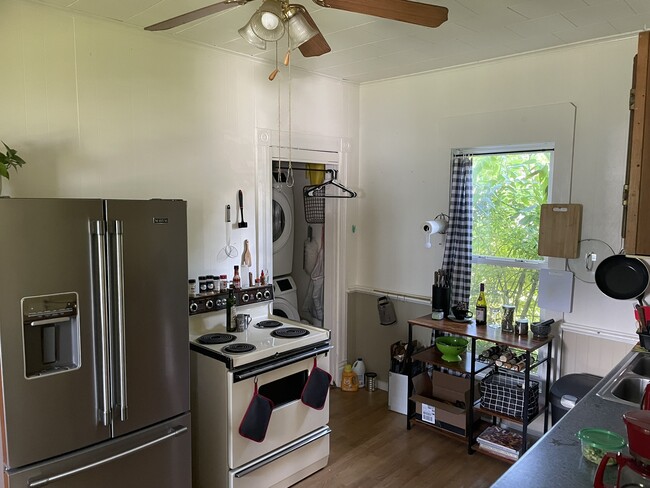 Building Photo - 121 N 8th St