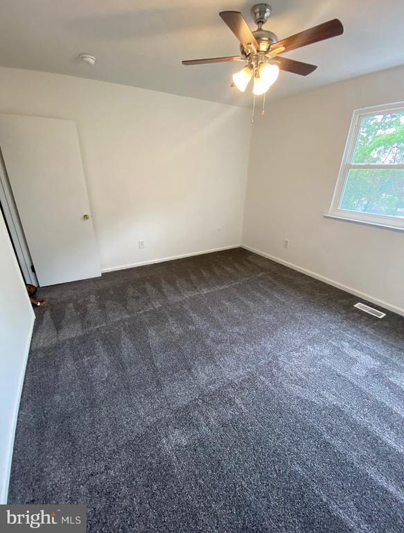 Building Photo - 615 Jarvis Rd