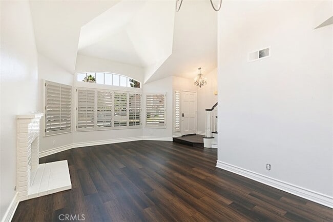 Building Photo - 24332 Kings View