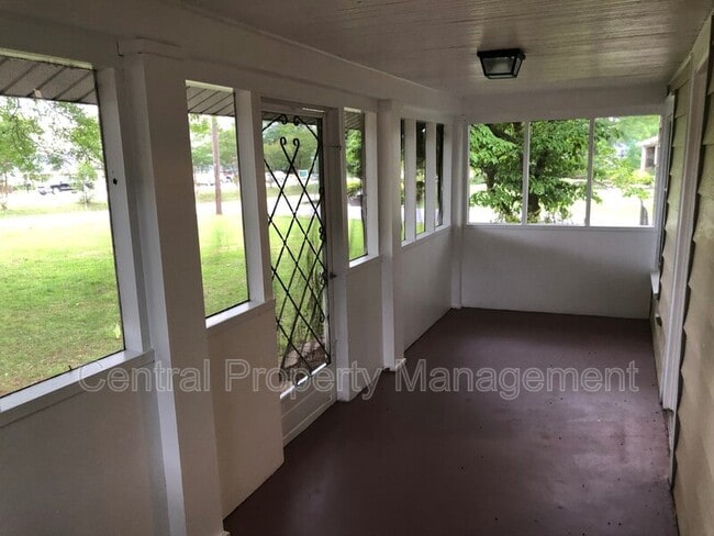 Building Photo - 314 N Main St