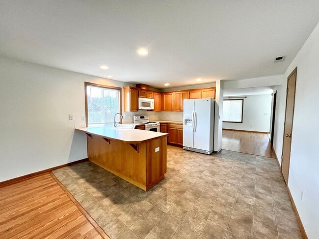 Building Photo - Pristine 3Bed,2Bath Home For Rent Near Rd ...