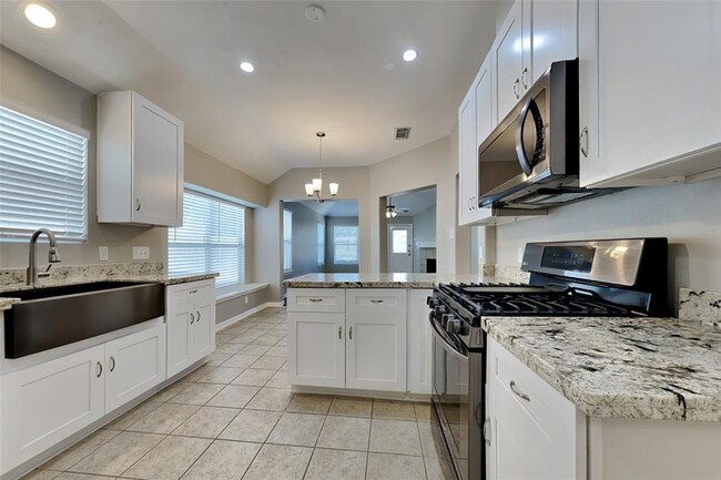 Building Photo - 12014 Piney Bend Dr
