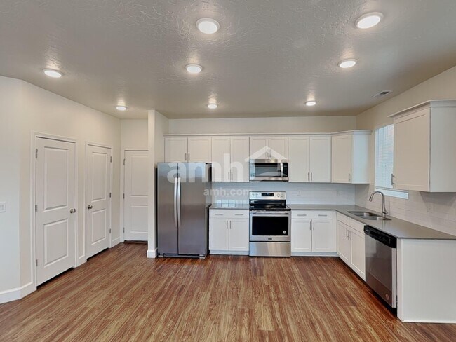 Foto del edificio - 6768 N Silver Gate Dr
