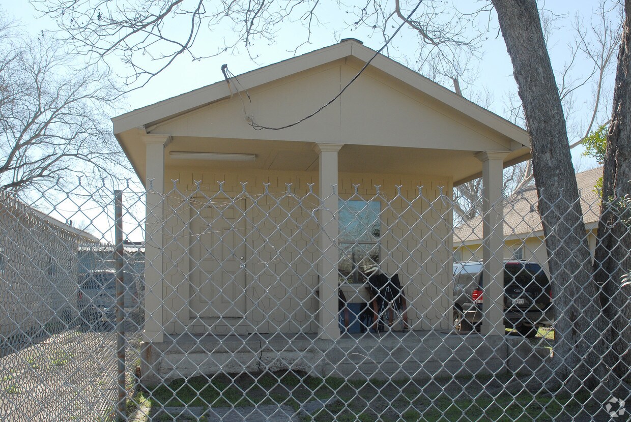 Primary Photo - 7724 Avenue B
