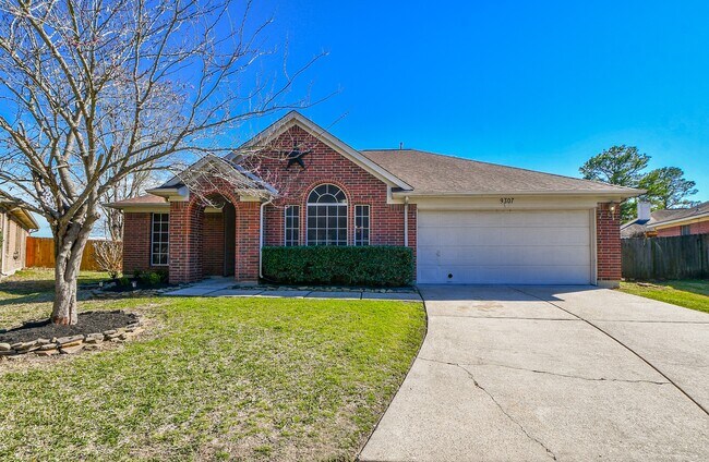Foto del edificio - 9307 Tree Branch Dr