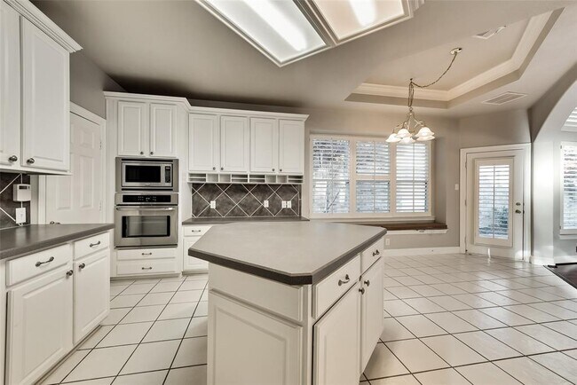 Building Photo - 5650 Travis Dr