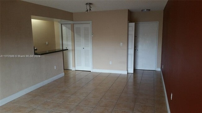 Building Photo - 9725 Fontainebleau Blvd