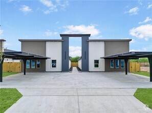 Building Photo - 2900 S Links Dr