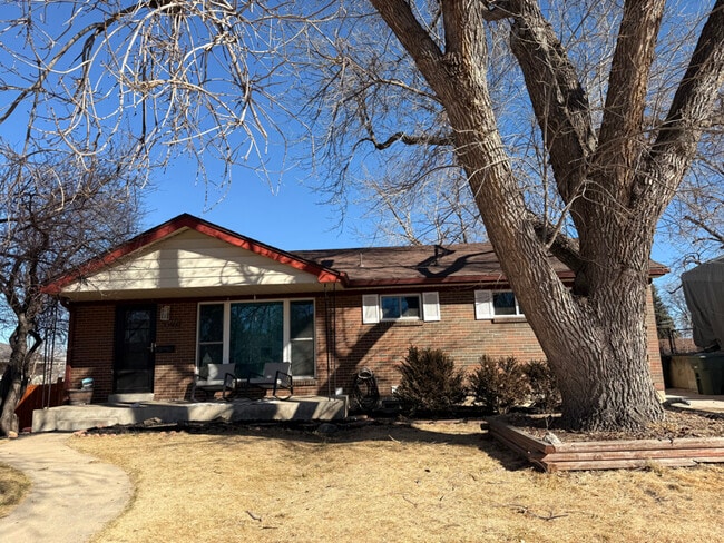 Building Photo - 10460 Livingston Dr