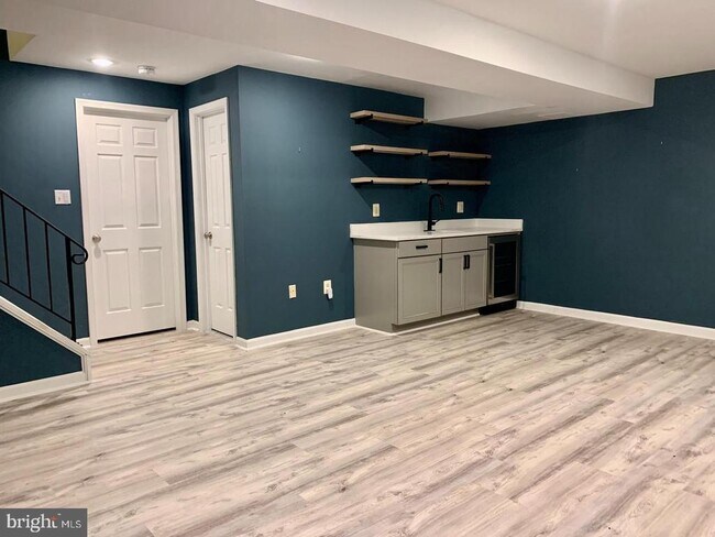 Foto del edificio - 7808 Hyson Park Ct