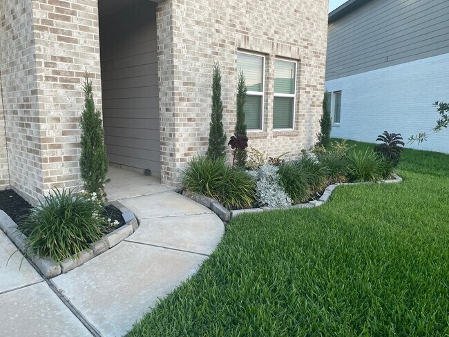Foto del edificio - 8043 House bank Ln