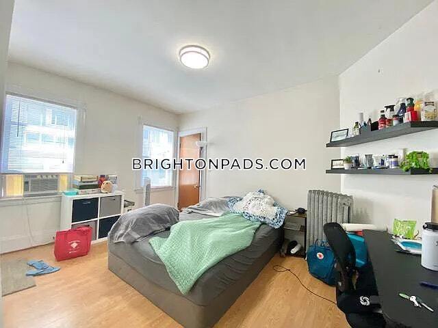 Building Photo - 26 Mapleton St