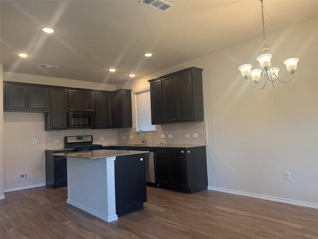 Foto del edificio - 15827 Sunny Stone Dr