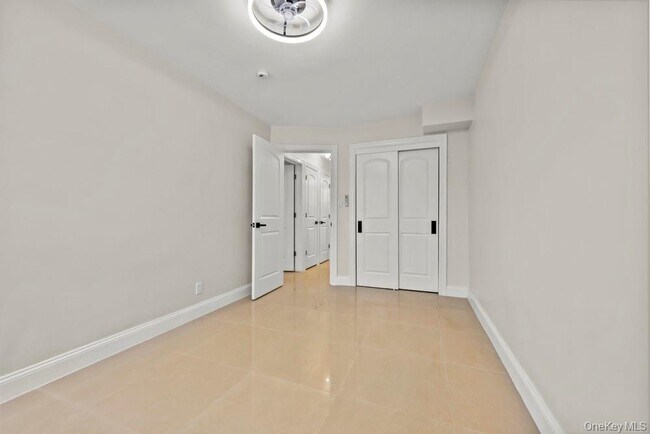 Foto del edificio - 877 E 55th St