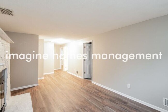 Building Photo - Pet-Friendly 4 Bedroom Home in Coon Rapids