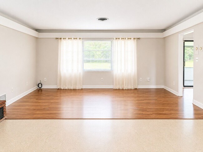 Foto del edificio - 3 Bedroom Plus Office and Bonus Room Near Downtown Oviedo