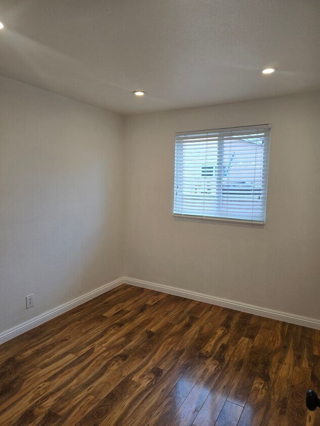 Foto principal - Beautifully Maintained 6-Bedroom Home in t...